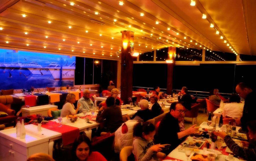 Alp Otel Restaurant Küçükkuyu Extérieur photo