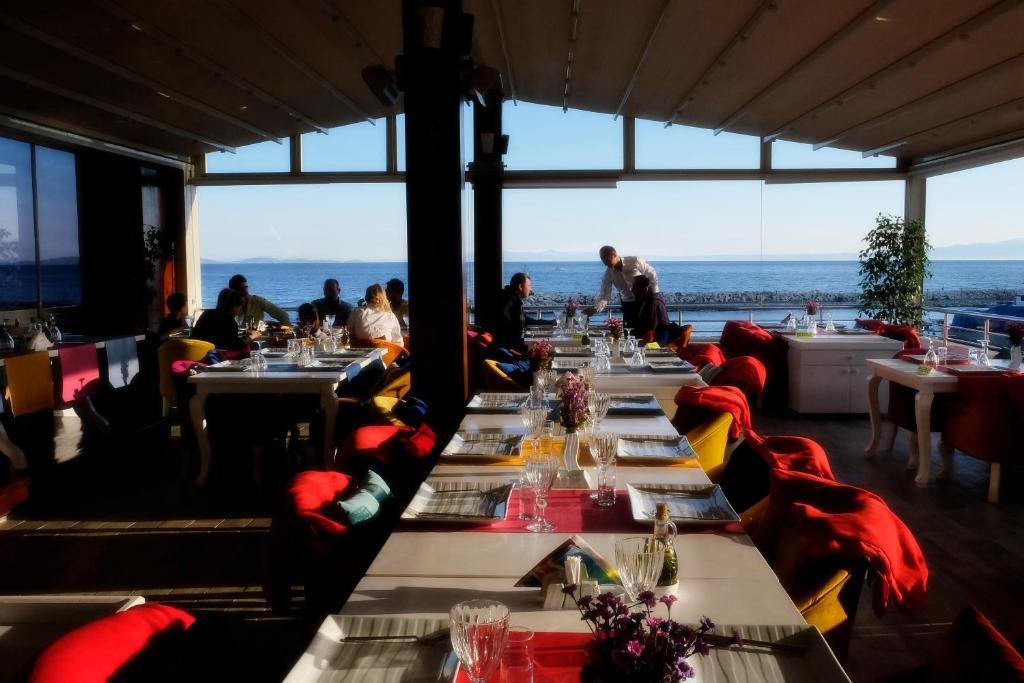 Alp Otel Restaurant Küçükkuyu Extérieur photo